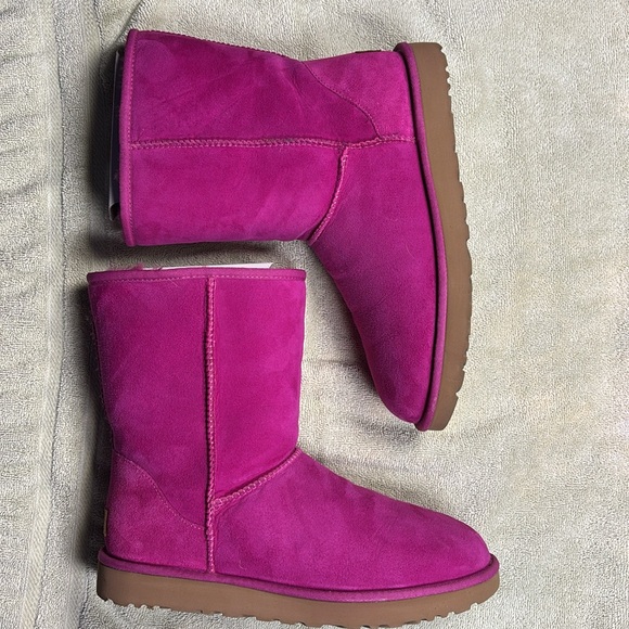 UGG Classic Short Boots - Picture 4 of 6